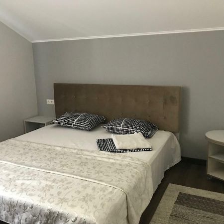 Guest House Olzhycha 45 Б 키예프 외부 사진