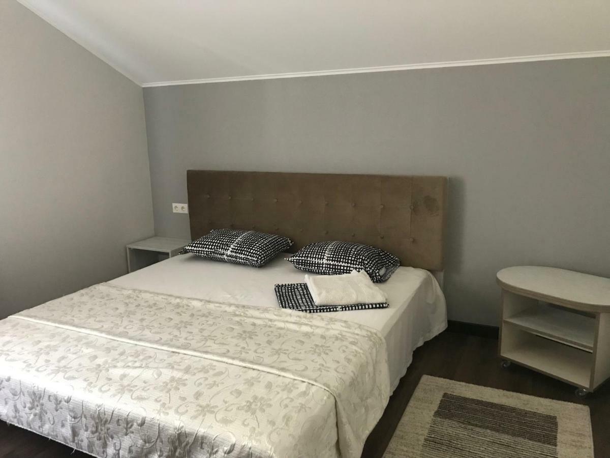 Guest House Olzhycha 45 Б 키예프 외부 사진
